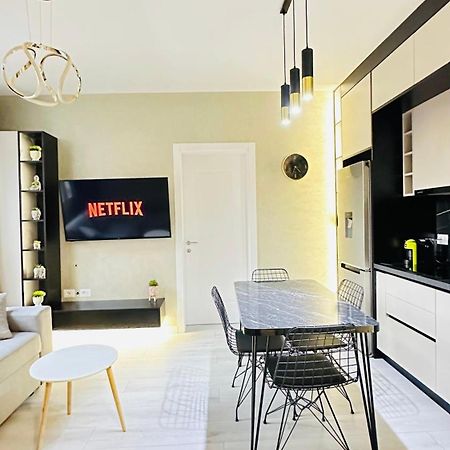 Luxurious Central Stay - Self Check-In Tiranë Eksteriør bilde