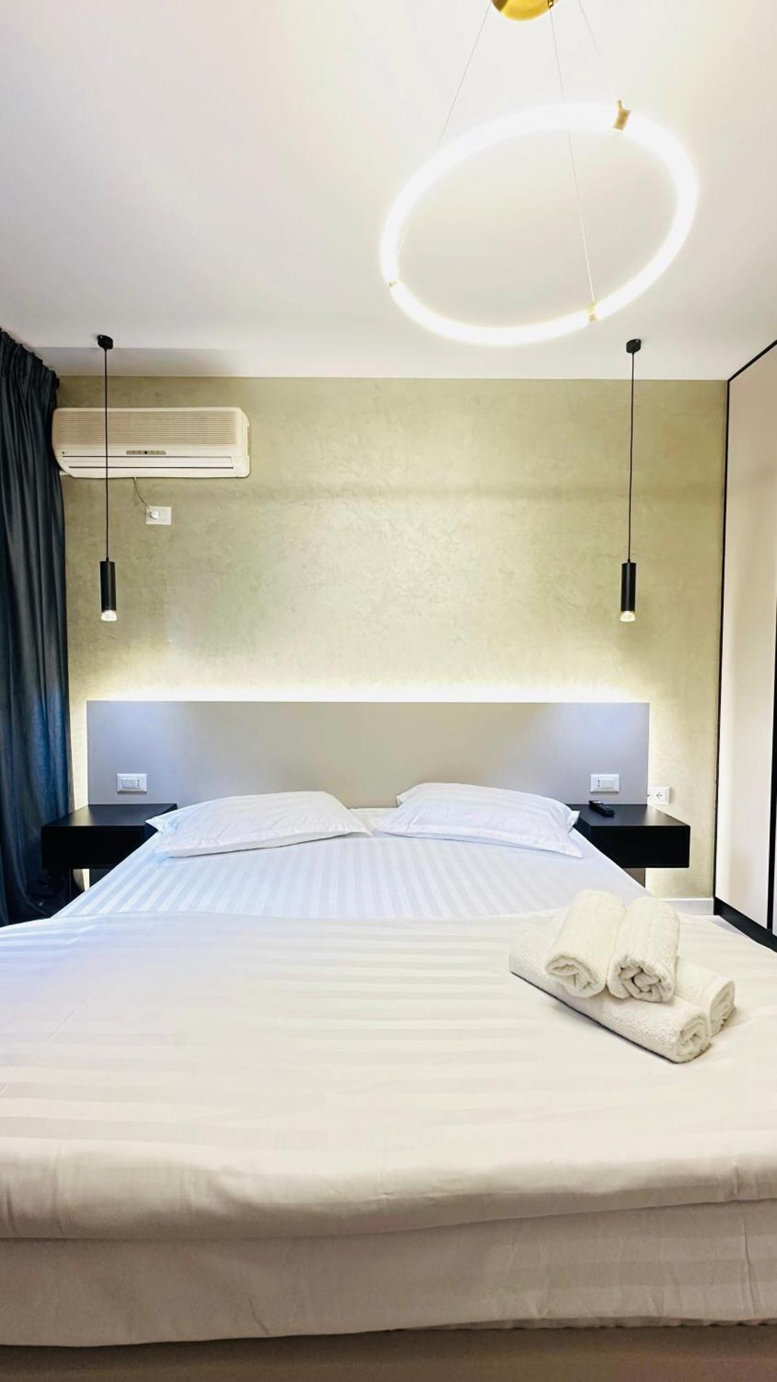 Luxurious Central Stay - Self Check-In Tiranë Eksteriør bilde