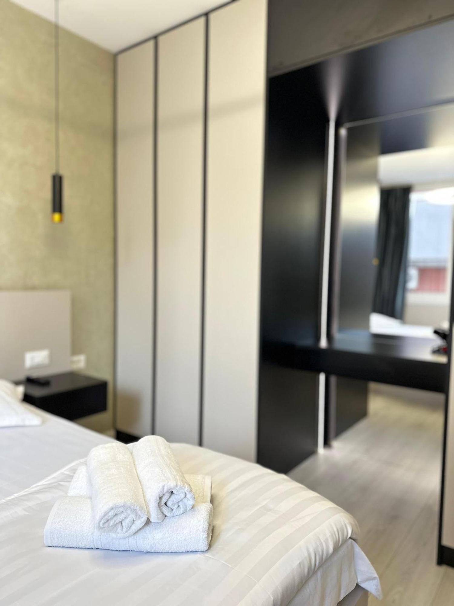 Luxurious Central Stay - Self Check-In Tiranë Eksteriør bilde