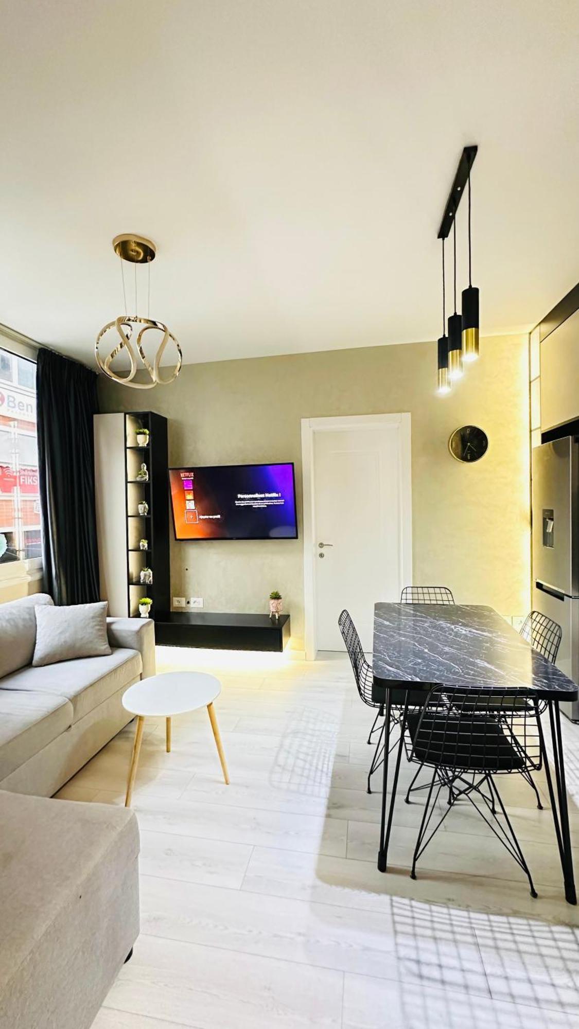 Luxurious Central Stay - Self Check-In Tiranë Eksteriør bilde
