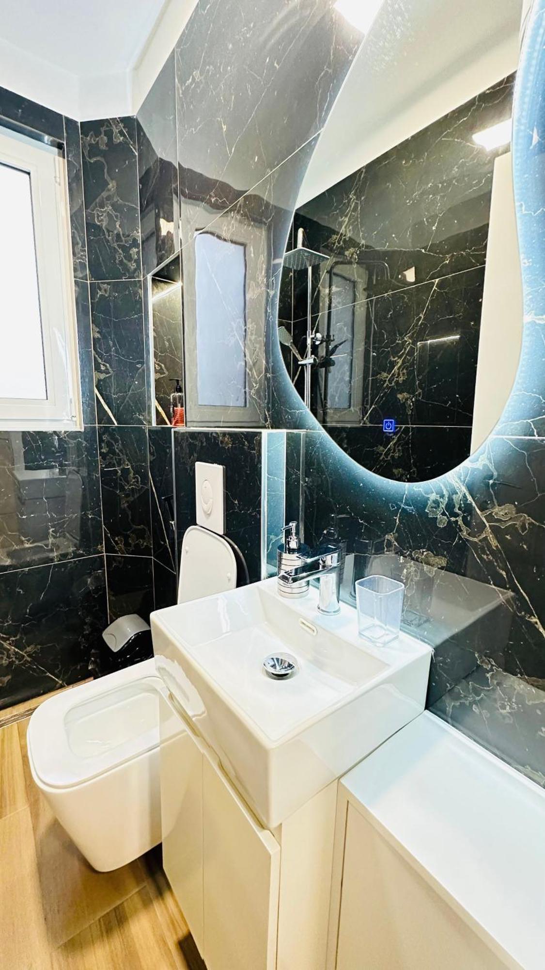 Luxurious Central Stay - Self Check-In Tiranë Eksteriør bilde