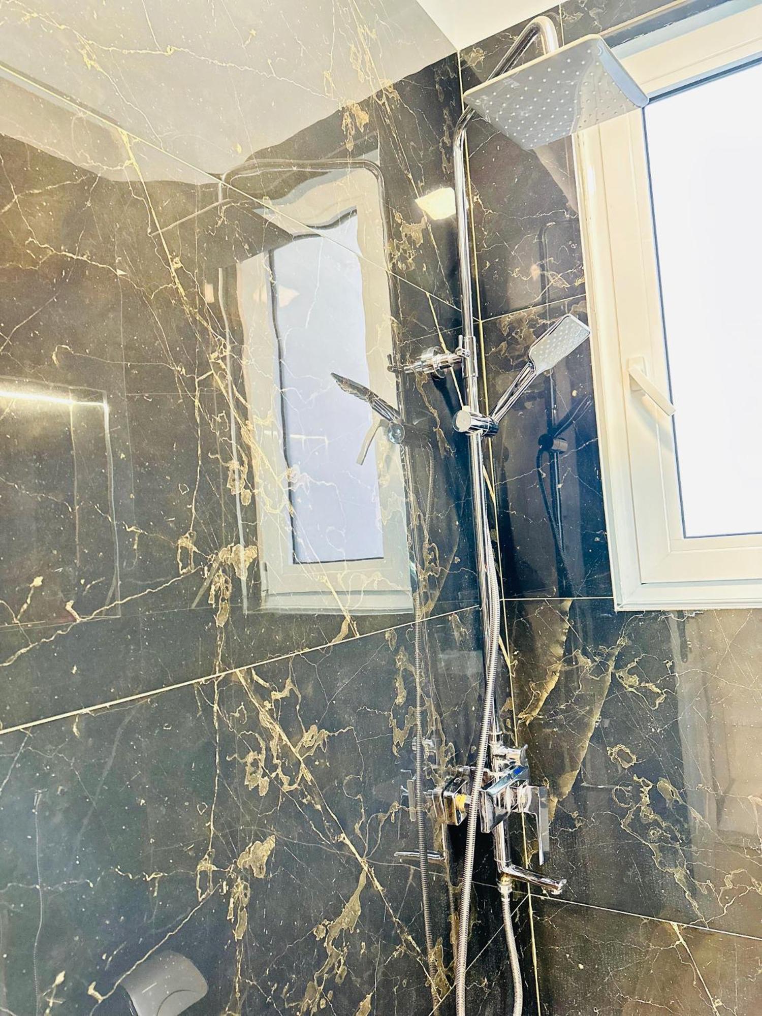 Luxurious Central Stay - Self Check-In Tiranë Eksteriør bilde